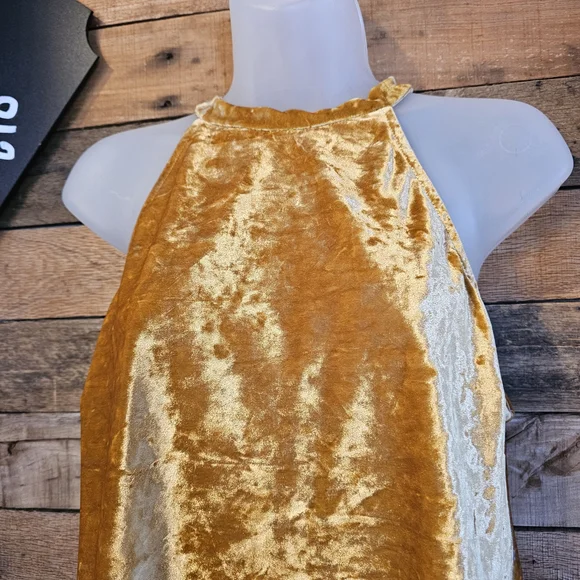 Altar'd State Women's Gold Velvet  Halter Top W/crochet Hemline Size M - Picture 4 of 13